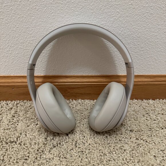 Beats Studio Pro Bluetooth Wireless Headphones Sandstone Color Never Been Used - Picture 2 of 6